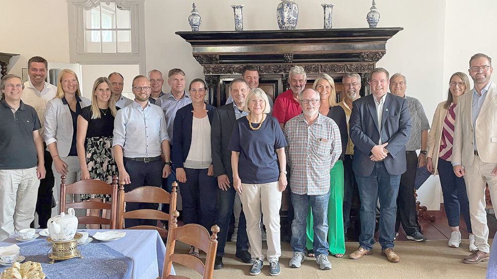 Entscheider aus Politik, Verwaltung und Wirtschaft haben sich im Norder Teemuseum über die dringenden Themen der Stadt ausgetauscht. Foto: IHK
