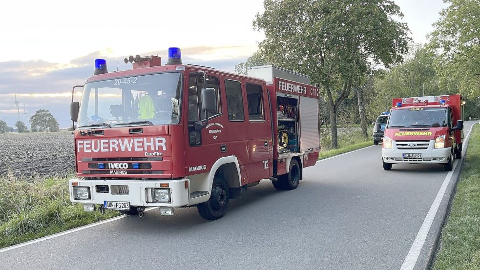 Die Feuerwehr war bei dem Unfall in Uttum im Einsatz. Foto: Feuerwehr