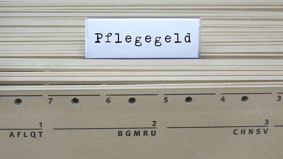 Pflegegeld soll Angehörige bei der häuslichen Pflege unterstützen. Foto: Imago Images/Steinach