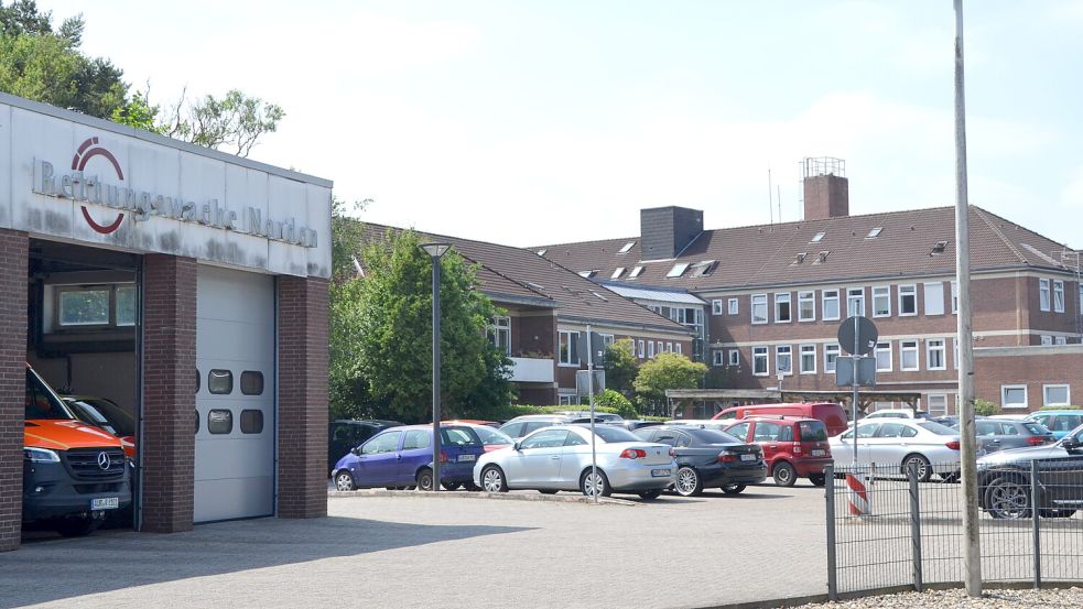 Die Rettungswache neben dem bisherigen Norder Krankenhaus soll in den nächsten Jahren neu gebaut werden. Foto: Aiko Recke