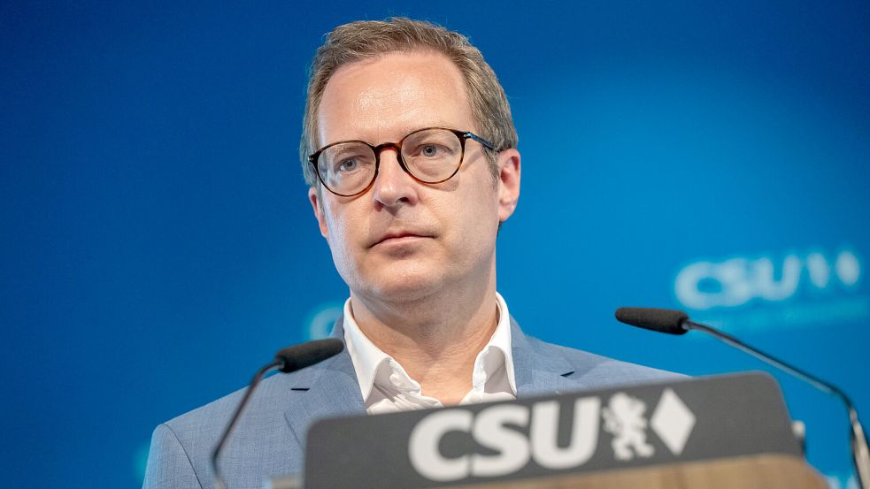 In einer Woche ist Bayern-Wahl: CSU-Generalsekretär Martin Huber kritisiert Bundesinnenministerin Nancy Faeser und die Grünen. Gegen die AfD helfe nur gute Politik für den ländlichen Raum. Foto: Peter Kneffel