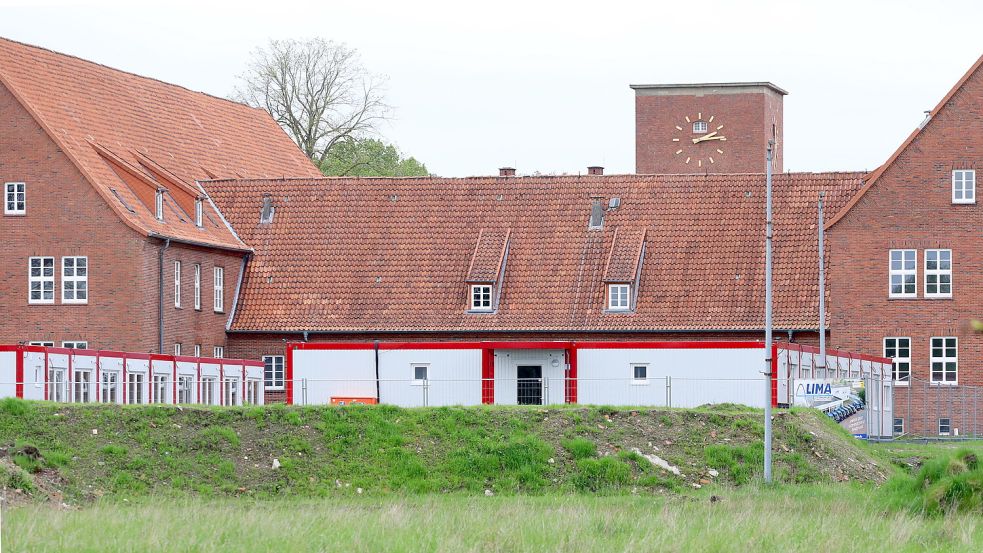 In der ehemaligen Auricher Kaserne leben mittlerweile mehr als 350 Flüchtlinge. Foto: Romuald Banik