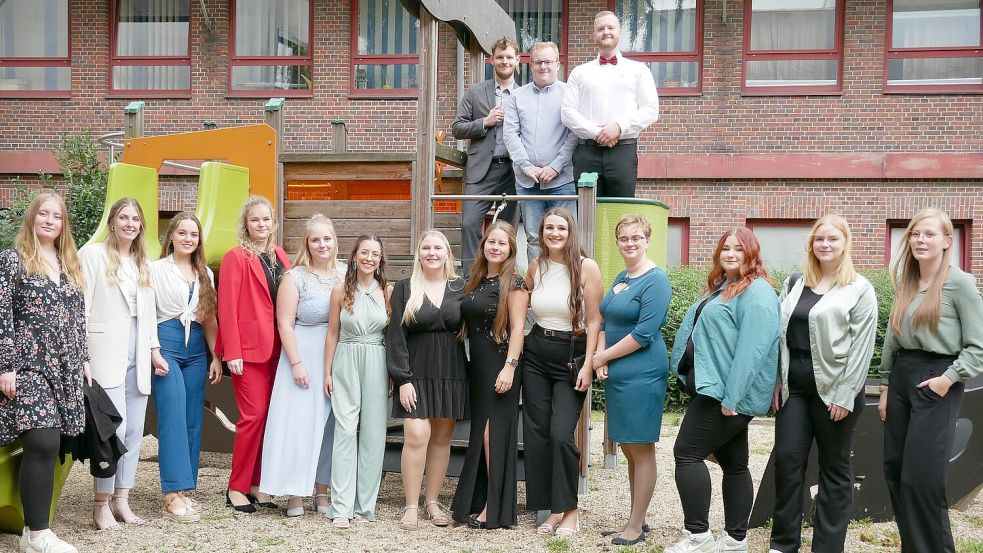 Die neuen Pflegefachkräfte in Emden. Foto: Trägergesellschaft