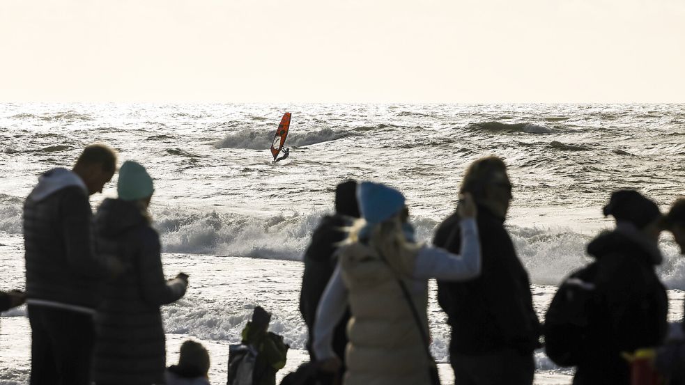 Sylt ist bei Urlaubern aus ganz Deutschland beliebt. Für ihren Nordsee Tourismus Report 2023 haben die Verantwortlichen rund 7500 Menschen befragt. Foto: Frank Molter/dpa