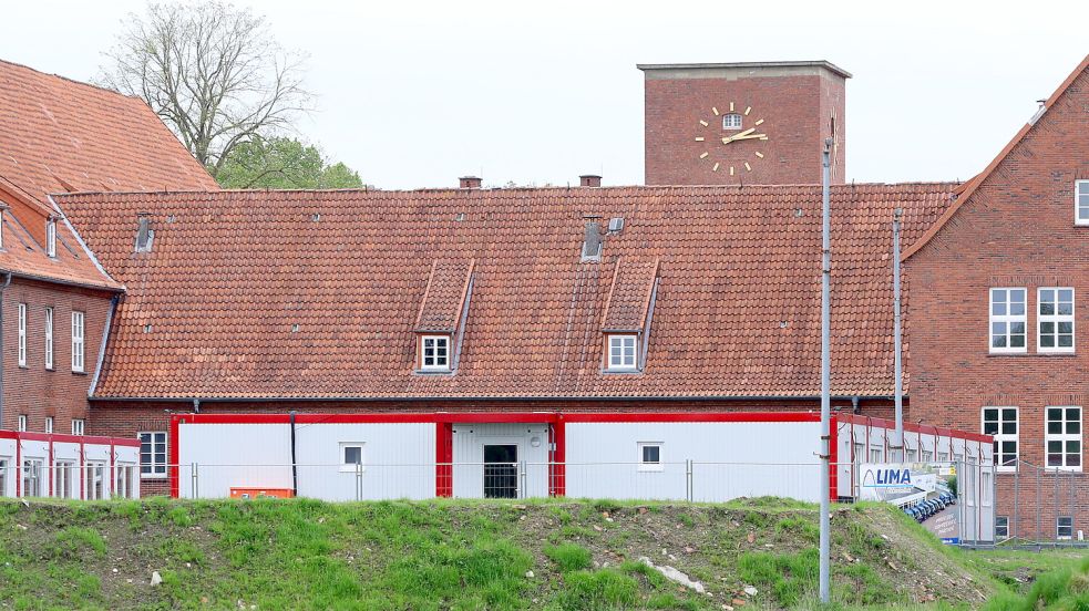 In der früheren Auricher Kaserne sind derzeit mehr als 350 Flüchtlinge untergebracht. Foto: Romuald Banik