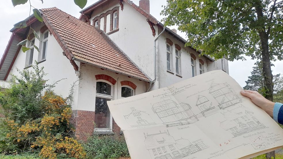 Nach diesen Bauplänen der Königlichen Eisenbahndirektion Münster von 1905 wurde der Marienhafer Bahnhof einst gebaut. Jetzt soll er erneut umgestaltet werden. Foto: Sarah Dirks
