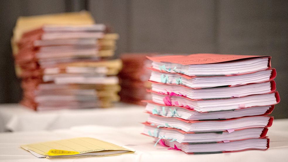Papierakten in Gerichtsverfahren soll nach und nach durch elektronische Dateien ersetzt werden. Foto: DPA