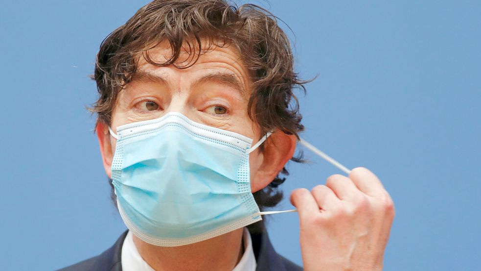 Der Virologe Christian Drosten ist laut eigener Aussage dreimal geimpft und hat sich zweimal mit dem Coronavirus infiziert. Foto: dpa/Reuters Pool/Fabrizio Bensch