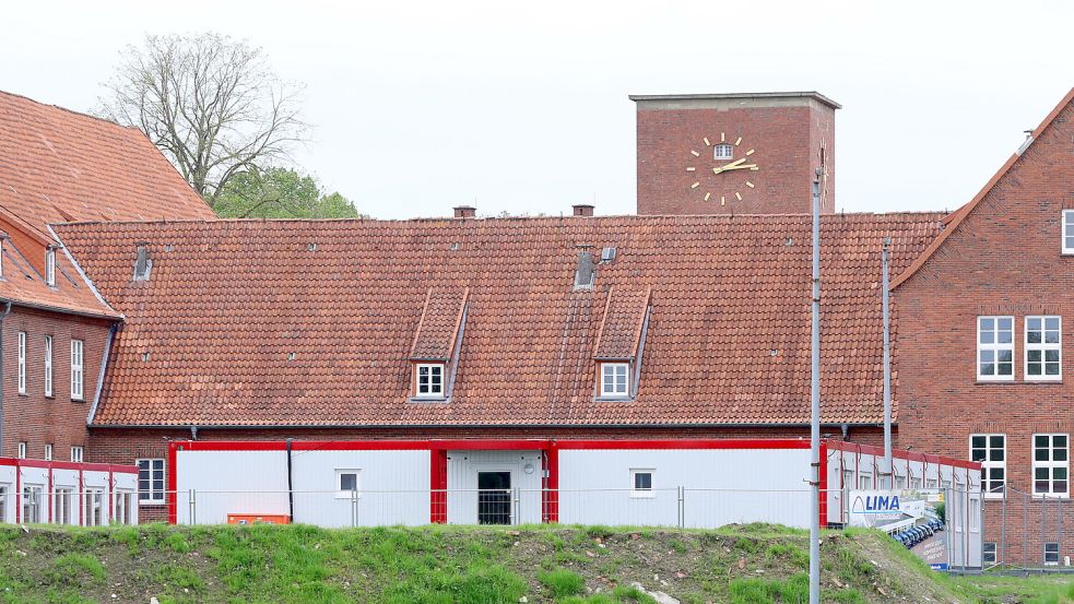 In der ehemaligen Auricher Kaserne sind derzeit bereits mehr als 350 Flüchtlinge untergebracht. Foto: Romuald Banik