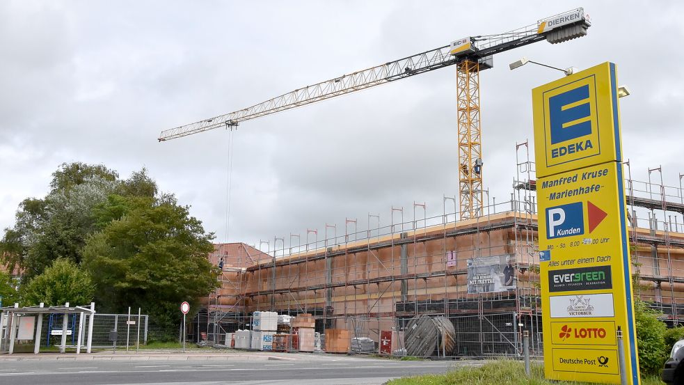 Diesen Baukran auf der E-Center-Baustelle in Marienhafe erklommen Ende Juli zwei betrunkene Männer. Foto: Thomas Dirks