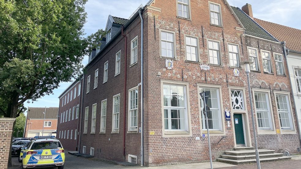 Die Norder Polizeiwache Am Markt 10 ist in einem historischen Gebäude unterbebracht. Schön, aber nicht praktisch für die Polizeiarbeit. Foto: Rebecca Kresse