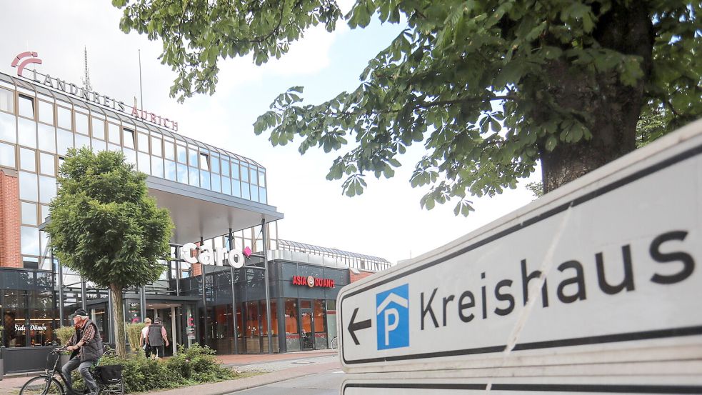 Im Auricher Kreishaus im Carolinenhof sollen Sparvorschläge entwickelt werden.Foto: Romuald Banik