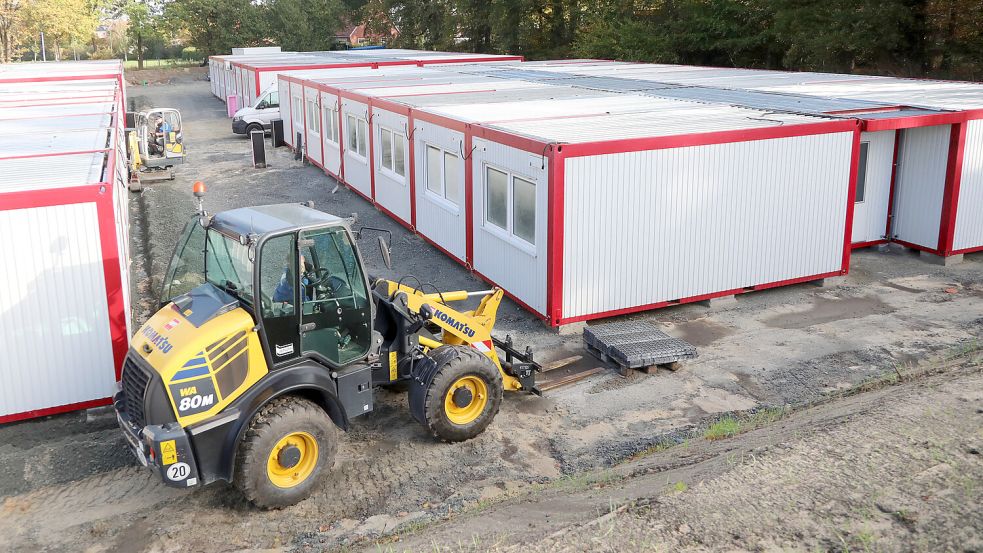 Im Herbst 2022 wurde am Extumer Weg in Aurich ein Containerdorf für Flüchtlinge errichtet. Foto: Romuald Banik