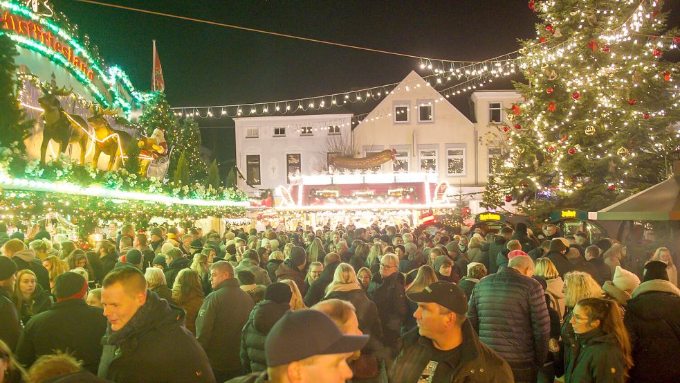 Der Auricher Weihnachtszauber ist alljährlich ein Anziehungspunkt für die Massen. Foto: Stephan Friedrichs