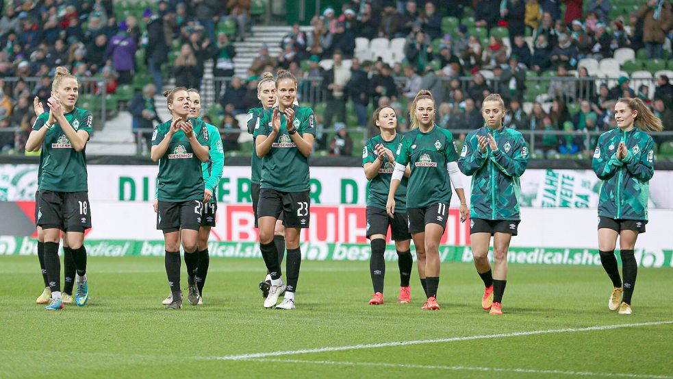 Gegen den SC Freiburg spielten die Werder-Frauen im vergangenen November zum ersten Mal auf der großen Bühne. Rund 20.000 Zuschauer waren zur Premiere ins Weserstadion gekommen. Foto: imago images/foto2press
