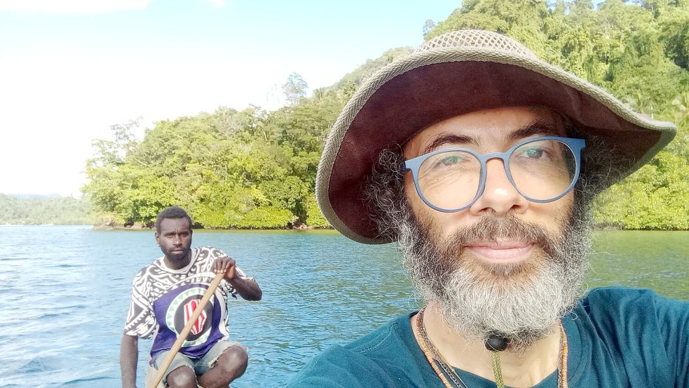 Gianluca Grimalda während eines Aufenthalts auf der Insel PokPok in Papua-Neuguinea. Foto: Gianluca Grimalda