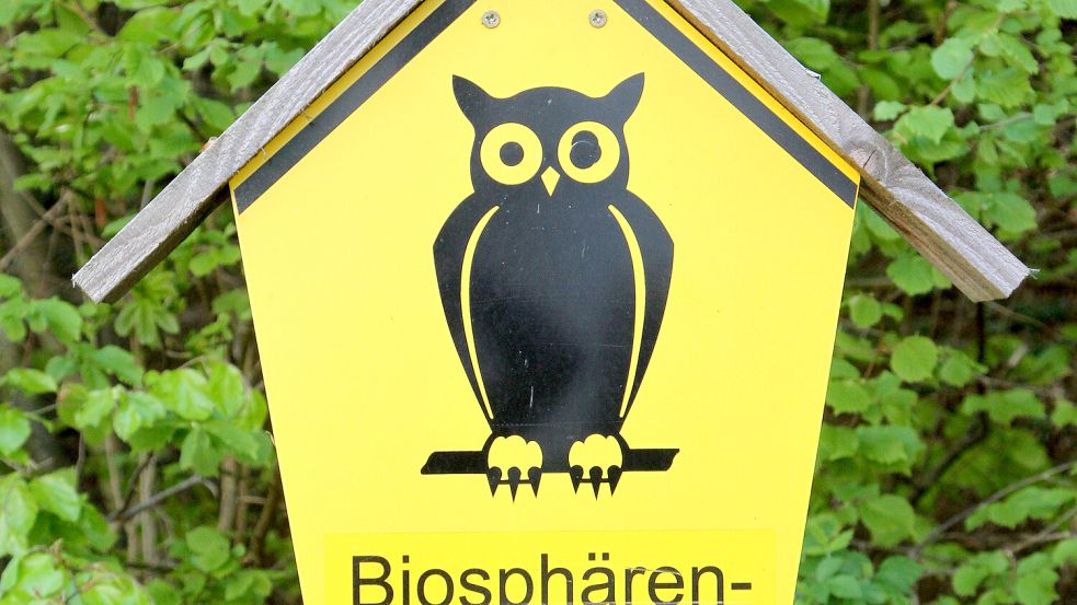 Blick am Freitag (12.05.2023) im Ostseebad Binz (Landkreis Vorpommern Rügen) Ostseeinsel Rügen auf ein Schild das auf ei Foto: Imago