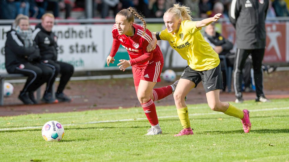 Im Derby gegen den SV Meppen gab es viele rassige Zweikämpfe zu sehen. Foto: Aylin Rewohl
