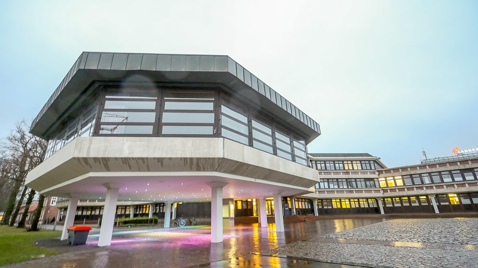 Schlechte Stimmung im Auricher Rathaus. Der Haushalt der Stadt rutscht mit Volldampf in die Miesen. Foto: Romuald Banik