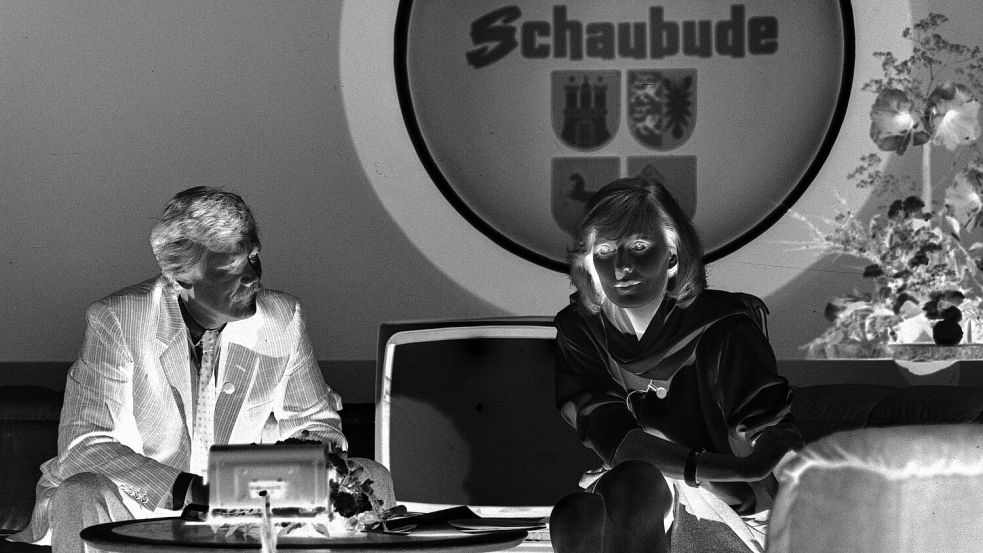 Mitte der 1980er: Carlo von Tiedemann und Victoria Voncampe moderieren die „Aktuelle Schaubude“. Foto: imago-images/teutopress