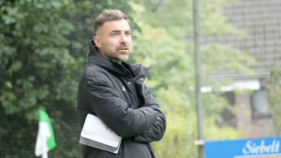 TuS-Trainer Tobias Ryl durfte sich nach einer Niederlagen-Serie mal wieder über einen Punkt freuen. Foto: Helmut Vortanz