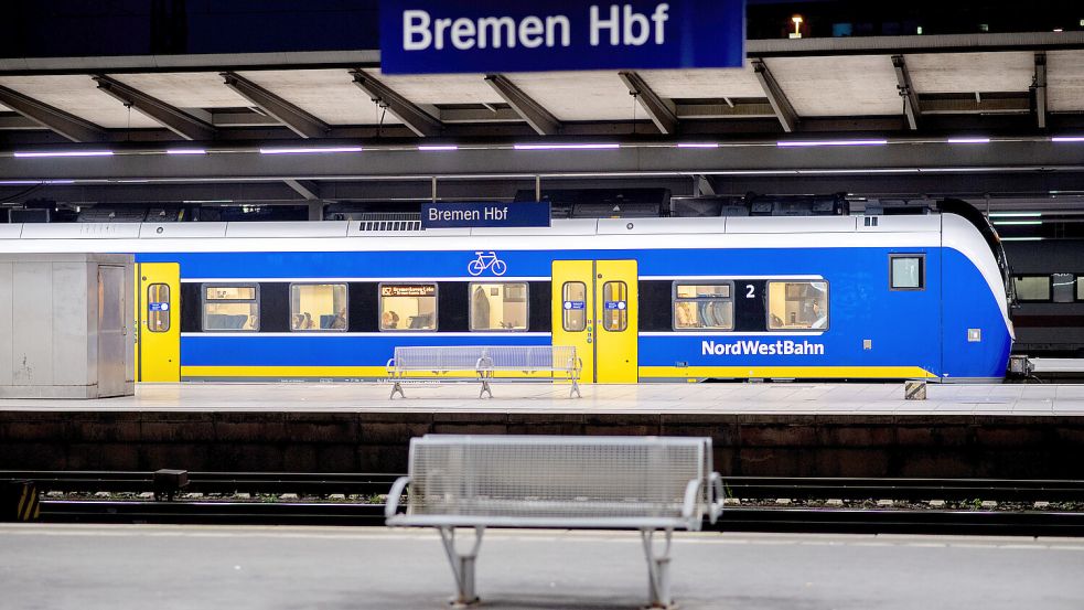 Auf den Linien 1, 2 und 3 der Nordwest-Bahn ergeben sich Fahrplan-Änderungen mit der Umstellung auf die Winterzeit. Foto: Hauke-Christian Dittrich / dpa
