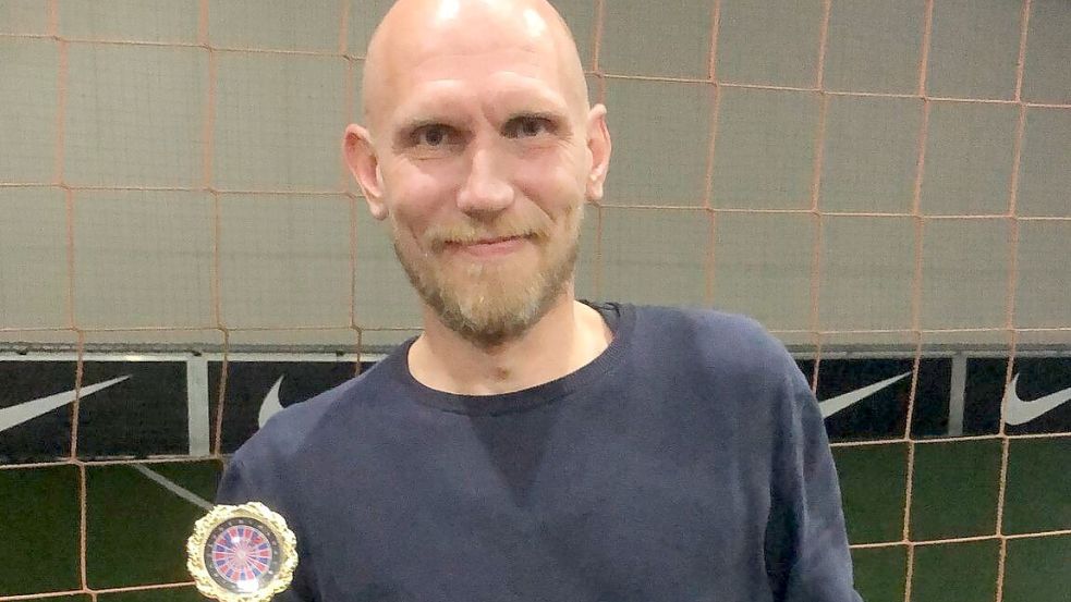 Pokal und Prämie waren der Lohn für Platz eins von Saathoff beim Ranglistenturnier.