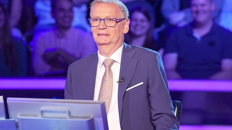 Moderator Günther Jauch stellte bei „Wer wird Millionär?“ die Millionen-Frage. Insgesamt 15 Kandidaten hatten diese bislang beantwortet. Foto: RTL/Stefan Gregorowius