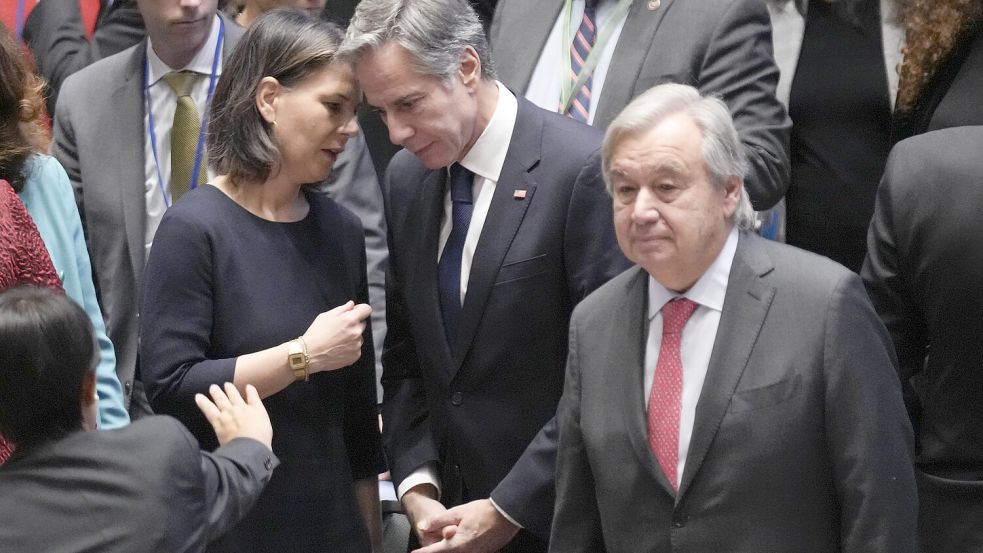 Chefdiplomat im Zentrum der Kritik: António Guterres (rechts), hier bei einer Sitzung des Weltsicherheitsrates, hat einen hochproblematischen Satz gesagt. Foto: Seth Wenig/dpa