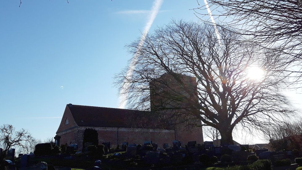 Alles andere als heiter und sonnig: Mit Problemen hat weiterhin die Kirchengemeinde Marienhafe zu kämpfen. Foto: Thomas Dirks