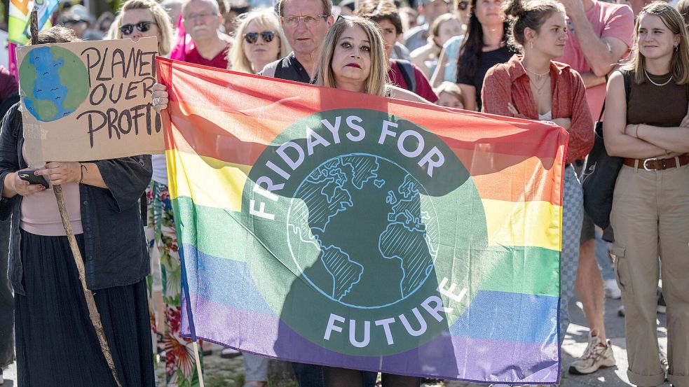 Fridays for Future demonstriert für Klimagerechtigkeit und äußert sich mittlerweile auch zu anderen politischen Themen. Foto: dpa/Boris Roessler
