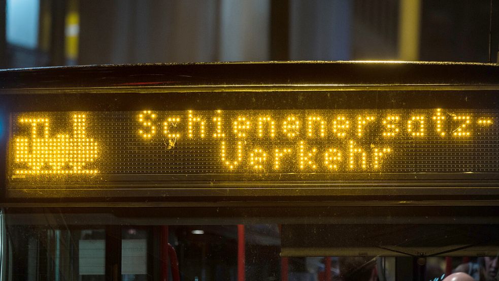 Zwischen Oldenburg und Bad Zwischenahn werden am 7. und 8. November zwei Nachtverbindungen der RS3 durch Busse ersetzt. Foto: Andreas Arnold / dpa