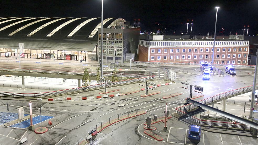 Der Flugbetrieb am Airport Hamburg ist wegen einer Geiselnahme eingestellt, Passagiere sollen nicht anreisen. Foto: dpa/Bodo Marks