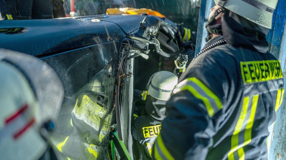 Das Unfallfahrzeug war eine besondere Herausforderung. Foto: Folkert Bents