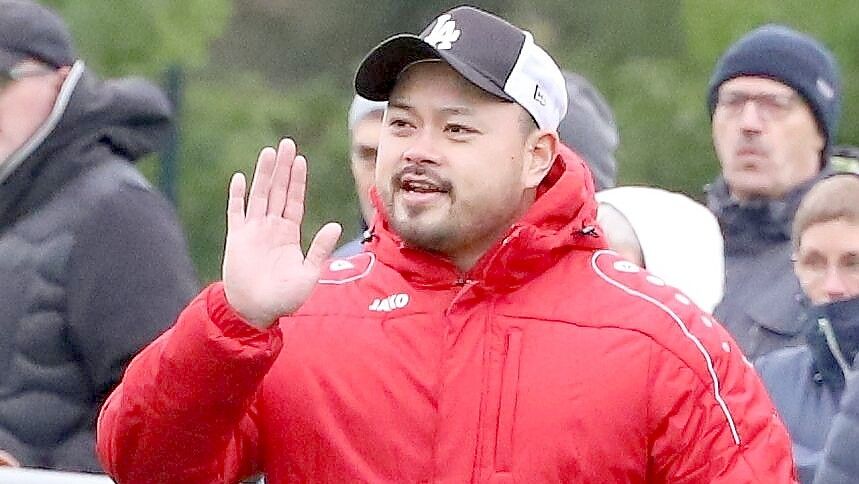 Großefehns Trainer Bi Le Tran unterstützte sein Team von der Seitenlinie aus.