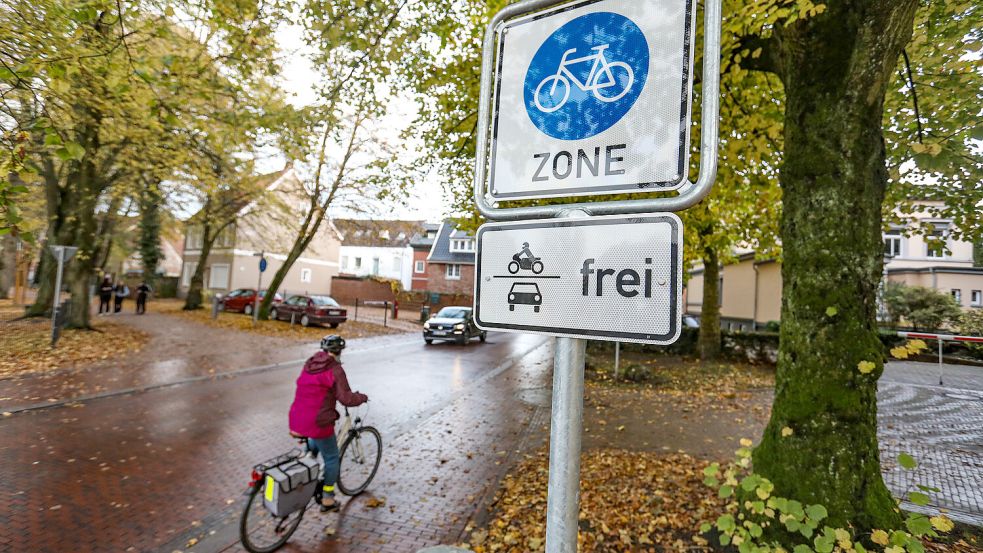 Seit Mittwoch gibt es die Auricher Fahrradzone. Seitdem gilt in der Innenstadt in diesen Straßen Tempo 30. Foto: Romuald Banik