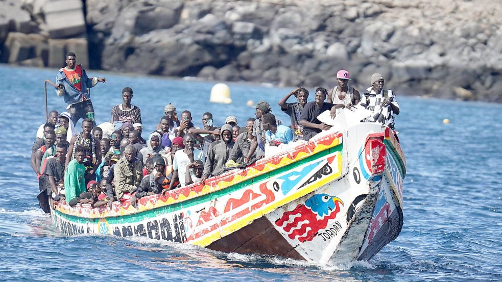 Mehr als 170 Flüchtlinge kamen Anfang November auf einem Flüchtlingsboot auf der Kanareninsel El Hierro an. Foto: imago images/Europa Press