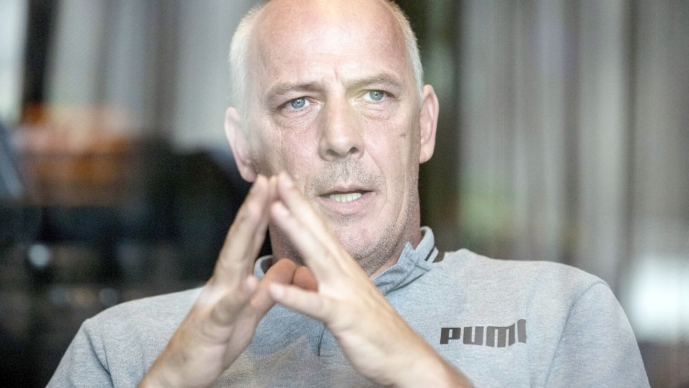 Mario Basler hat den ehemaligen deutschen Nationalspieler Mesut Özil heftig kritisiert. Foto: dpa/Christoph Soeder