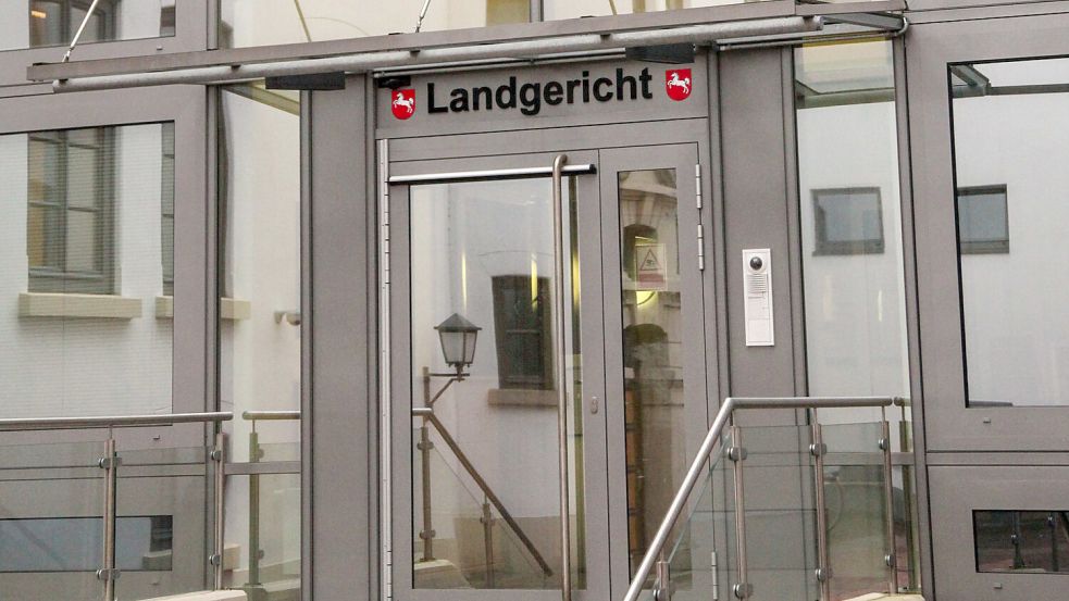 Vor dem Landgericht Aurich erging am Freitag das Urteil gegen die drei jungen Männer. Foto: Romuald Banik
