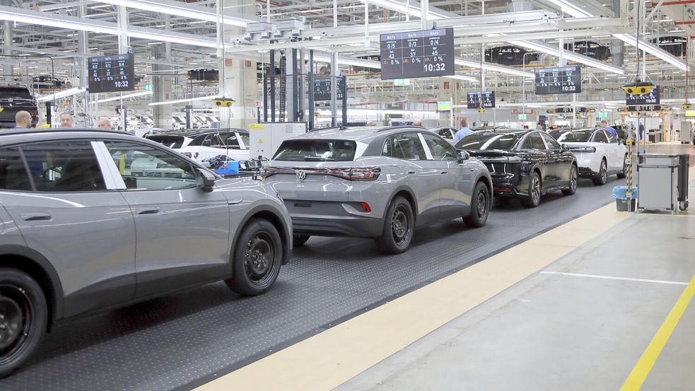 Die Elektroauto-Halle 20 des Emder VW-Werks. Hier gibt es aufgrund fehlender Aufträge derzeit nur eine Frühschicht. Foto: Romuald Banik