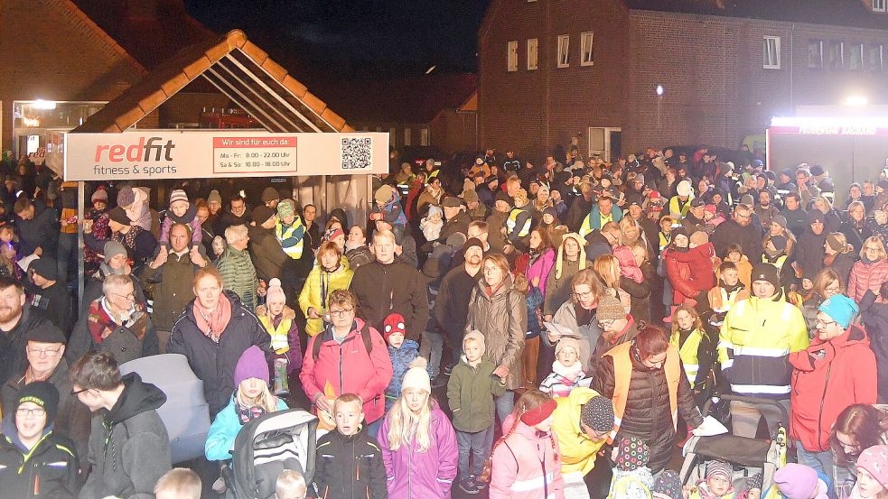 Bei der Abschlussveranstaltung des Martini-Sternlaufs trafen mehrere Hundert Menschen zusammen. Fotos: Gerd-Arnold Ubben
