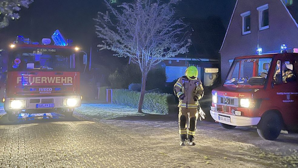 Nachdem es zunächst einsam um Uwe de Vries geworden war, ist der alte und neue Chef der Feuerwehr Marienhafe nun zurück. Fotos: Feuerwehr
