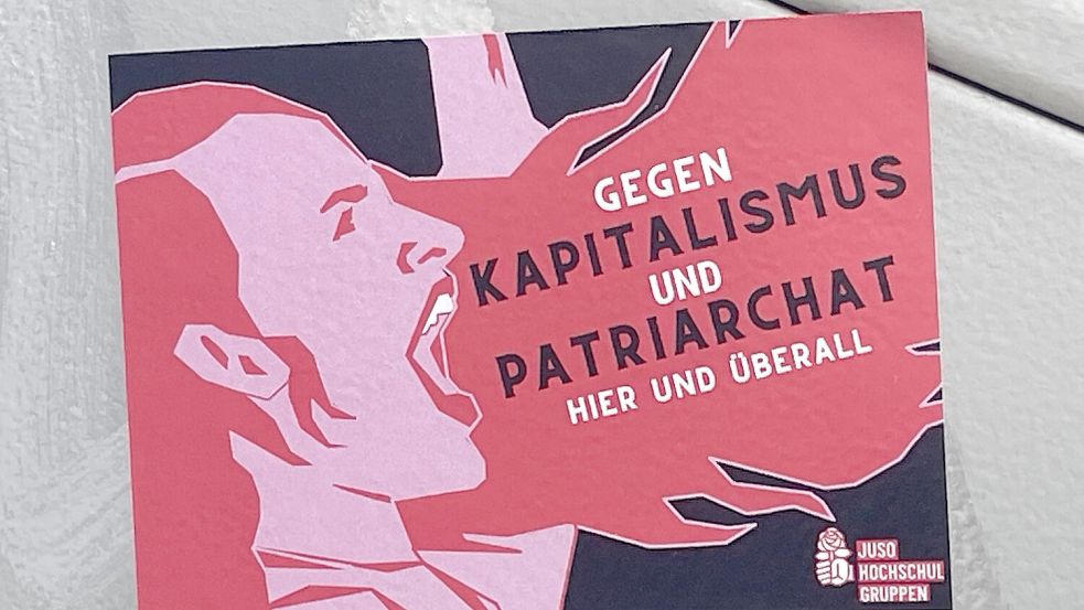 Juso-Aufkleber in Sachsen Anhalt: Viele Jungsozialisten verstehen sich als linkes Korrektiv zur Mutterpartei SPD. Foto: IMAGO/Steffen Schellhorn