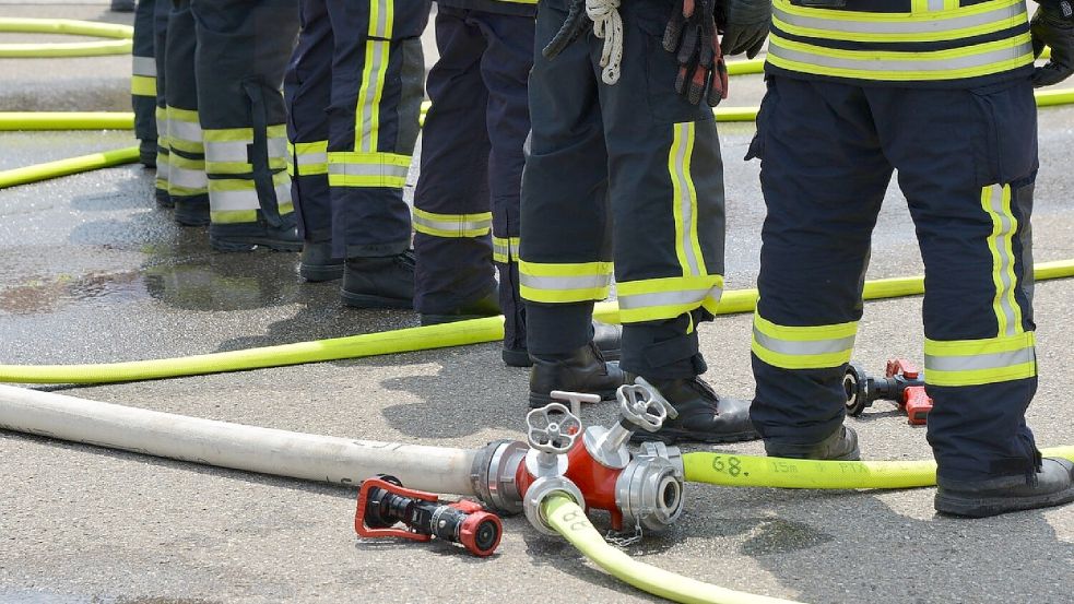 Feuerwehrleute in einem Einsatz. Foto: Pixabay