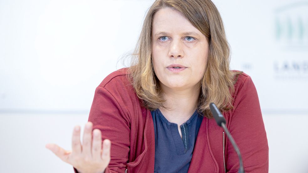 „Eine Note sagt erstmal nicht viel aus, ein Bericht hingegen schon“: Niedersachsens Kultusministerin und stellvertretende Ministerpräsidentin Julia Willie Hamburg (Grüne) im Interview. Foto: Michael Matthey/dpa