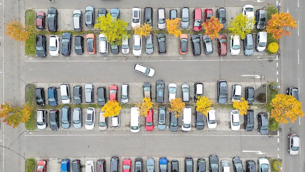 Für SUVs könnten in Paris in Folge einer Bürgerbefragung bald höhere Parkgebühren anfallen. Foto: dpa/Jan Woitas