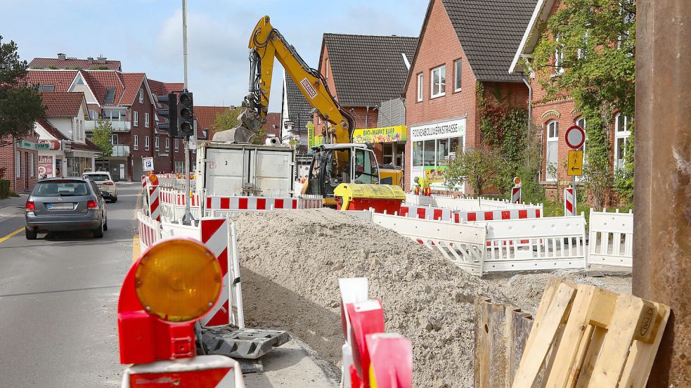 Ärgernis für viele Auricher: Die Dauerbaustelle in der Fockenbollwerkstraße. Foto: Romuald Banik