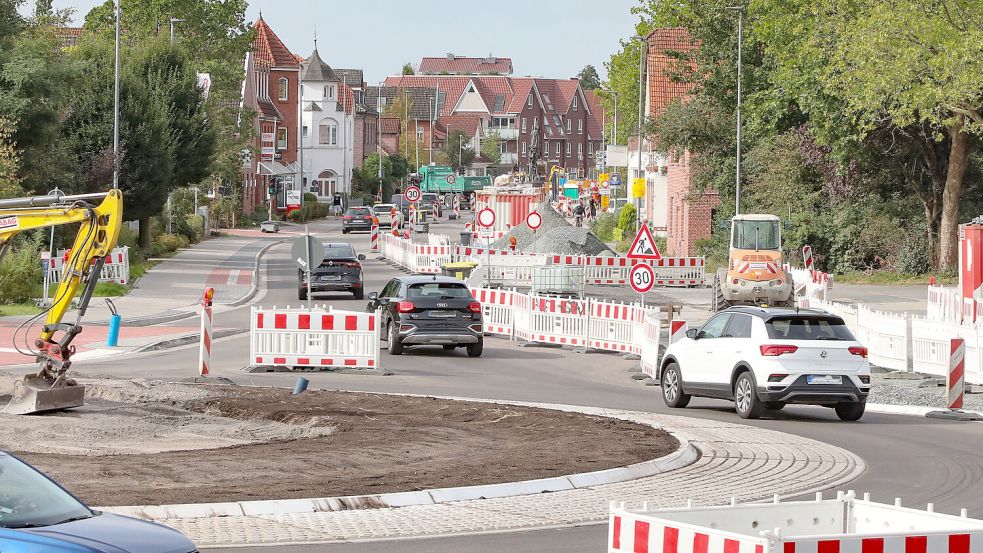 Immerhin: Der Kreisel am Ende der Fockenbollwerkstraße ist mittlerweile fertig. Foto: Romuald Banik
