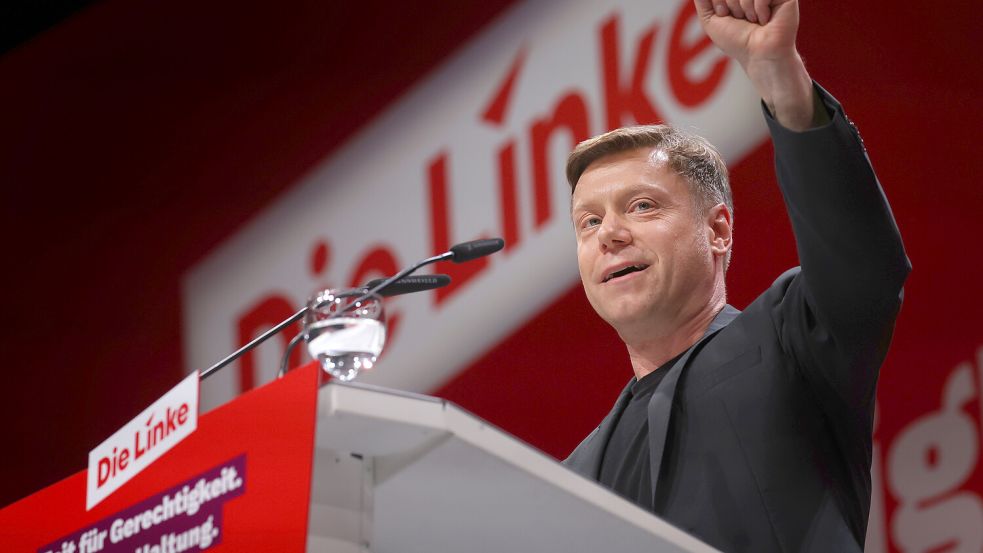 Auf, auf zum Kampf: Linken-Chef Martin Schirdewan versucht der Partei auf dem Bundesparteitag neues Leben einzuhauchen. Wird es das letzte Gefecht? Foto: dpa/Karl-Josef Hildenbrand