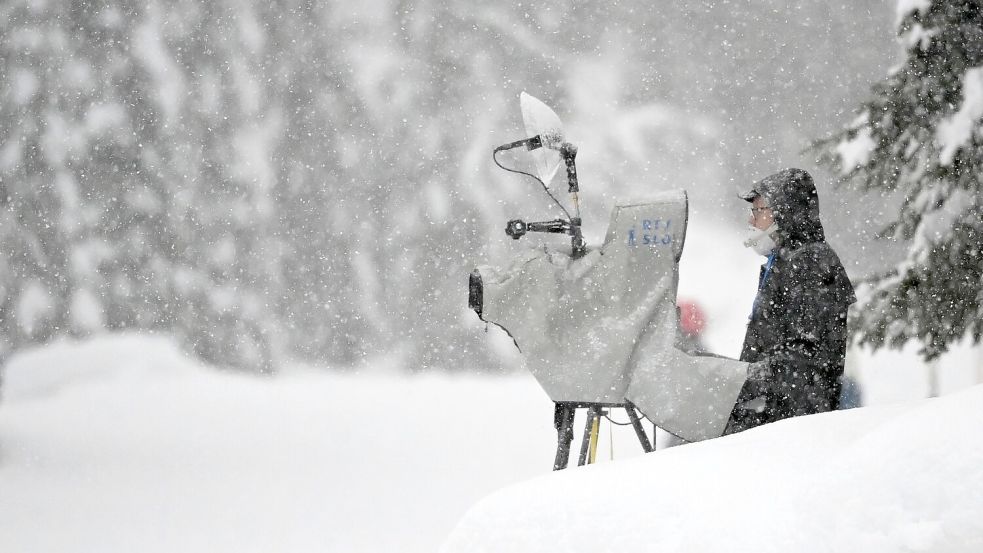 Am Wochenende beginnen für die Wintersport-Fans die Tage mit stundenlangen Live-Übertragungen. Foto: Sven Hoppe/dpa